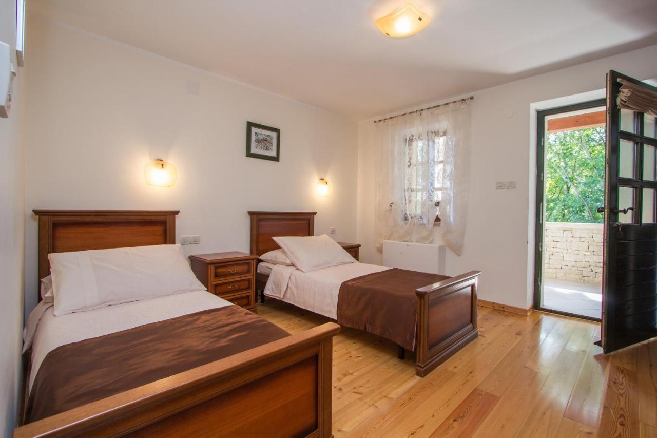 Villa Kringa Tinjan Экстерьер фото