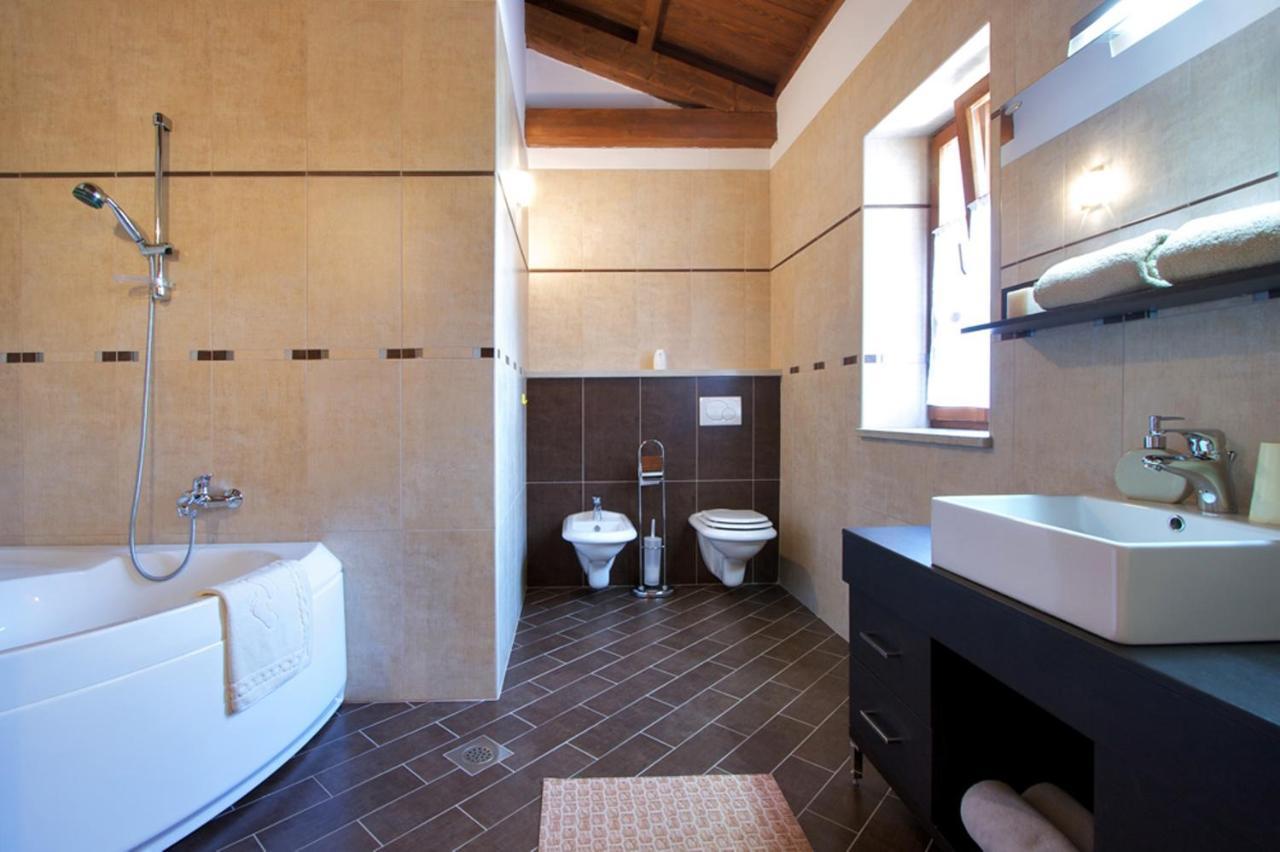 Villa Kringa Tinjan Экстерьер фото