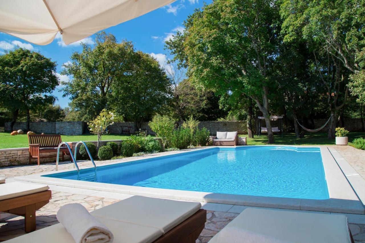 Villa Kringa Tinjan Экстерьер фото